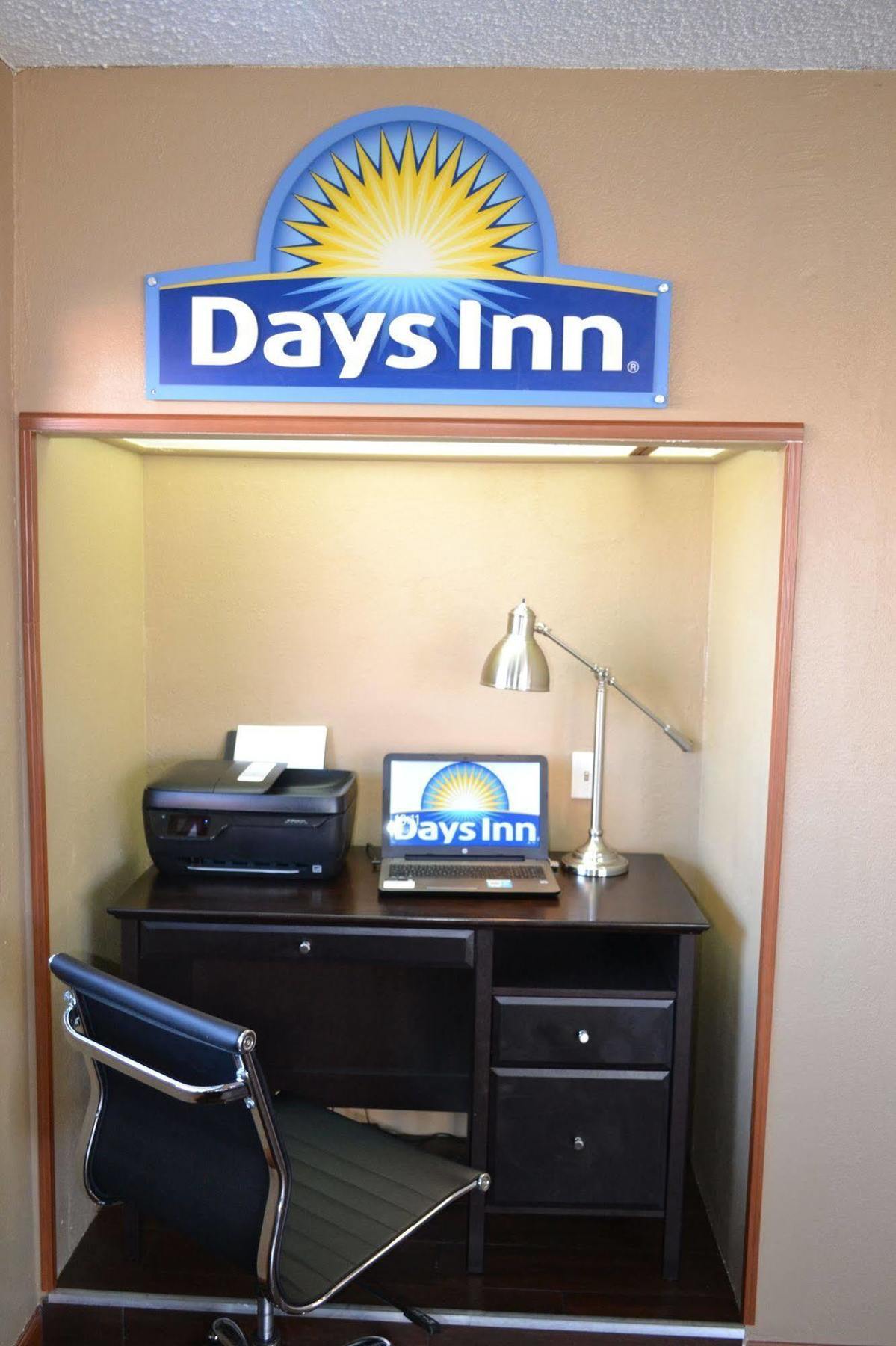 Days Inn Spokane Exterior photo